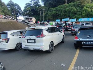 Urai Kemacetan di Jalur Puncak, Polres Bogor Kerahkan 300 Anggota Urai Kemacetan di Jalur Puncak, Polres Bogor Kerahkan 300 Anggota