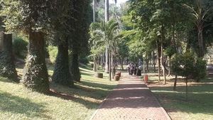 Merasakan Suasana Asri dengan Berolahraga di Taman Langsat