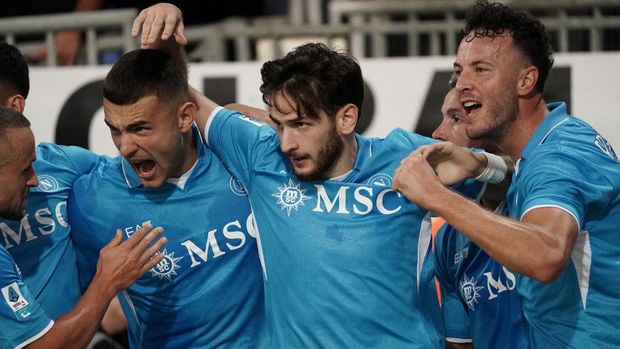 Khvicha Kvaratskhelia of Napoli SSC celebrates during the Serie A TIM match between Cagliari Calcio and Napoli SSC in Italy on September 15, 2024 (Photo by Alessandro Tocco/NurPhoto via Getty Images)