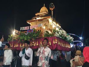 Berbagai Ornamen Cantik Meriahkan Peringatan Maulid Nabi di Malang Berbagai Ornamen Cantik Meriahkan Peringatan Maulid Nabi di Malang