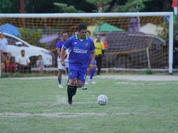 Buka Turnamen Sepak Bola Korpri Se-Sumut, Bobby Disambut Warga Samosir