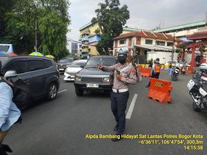Wisatawan Mulai Tinggalkan Kota Bogor, Lalin Kebun Raya Padat Sore Ini Wisatawan Mulai Tinggalkan Kota Bogor, Lalin Kebun Raya Padat Sore Ini