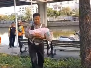 Bayi Laki-laki Ditemukan di Pinggir Kali Ancol Jakut, Polisi Selidiki Bayi Laki-laki Ditemukan di Pinggir Kali Ancol Jakut, Polisi Selidiki