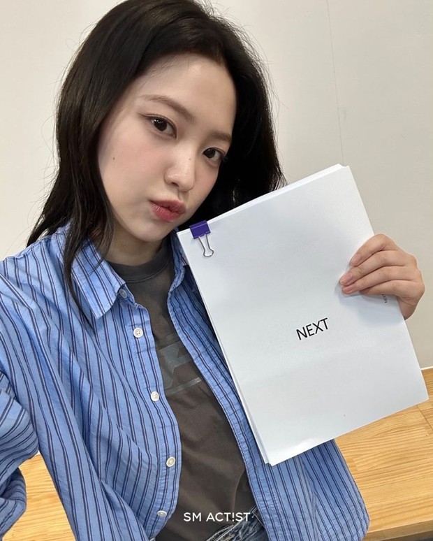 Potret Yeri Red Velvet dan naskah film 'Next'/ Foto: instagram.com/smactist Potret Yeri Red Velvet dan naskah film 'Next'