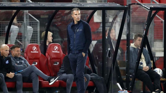 ALKMAAR - sc Heerenveen coach Robin van Persie during the Dutch Eredivisie match between AZ Alkmaar and sc Heerenveen at AFAS stadium on Sept. 14, 2024 in Alkmaar, Netherlands. ANP BART STOUTJESDIJK (Photo by ANP via Getty Images)