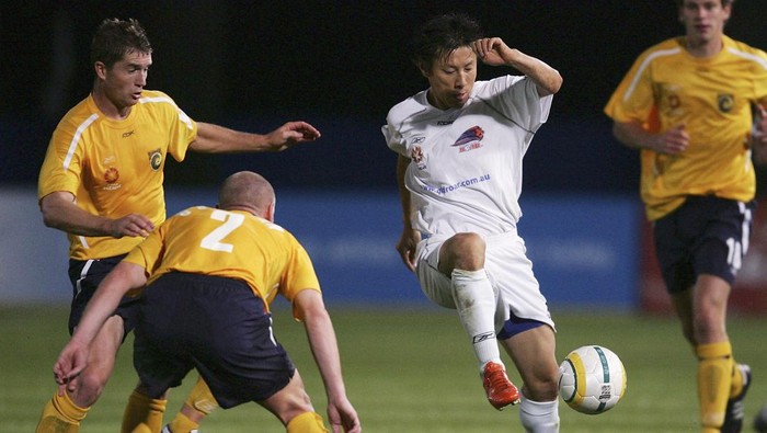 GOSFORD, NSW - JULY 23:  Tae-Yong Shin of the Roar in action during the Hyundai A-League pre-season match between the Central Coast Mariners and the Queensland Roar held at Central Coast Stadium July 23, 2005 in Gosford, Australia.  (Photo by Adam Pretty/Getty Images)