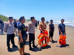 2 Pelajar Tenggelam Saat Berenang di Pantai Selatan Cianjur, Satu Hilang