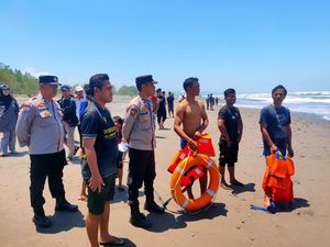 2 Pelajar Tenggelam Saat Berenang di Pantai Selatan Cianjur, Satu Hilang 2 Pelajar Tenggelam Saat Berenang di Pantai Selatan Cianjur, Satu Hilang