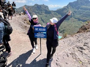 Pengakuan Pendaki Antre Menuju Puncak Kelud: Wis Koyo Antre Sembako