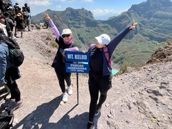 Pengakuan Pendaki Antre Menuju Puncak Kelud: Wis Koyo Antre Sembako