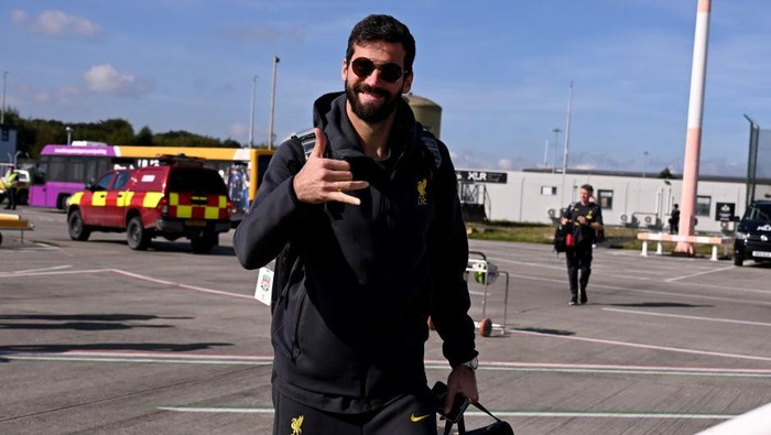 LIVERPOOL, ENGLAND - SEPTEMBER 16: (THE SUN OUT, THE SUN ON SUNDAY OUT) Alisson Becker of Liverpool at Liverpool John Lennon Airport on September 16, 2024 in Liverpool, England. (Photo by Andrew Powell/Liverpool FC via Getty Images)
