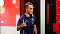 MU berharap, Antony bisa datangkan cuan sebesar 30 juta Pounds atau setara Rp 660 miliar. Real Betis mau coba pinjam sekali lagi (Manchester United via Getty Imag/Ash Donelon)