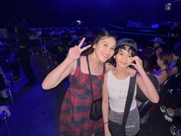 7 Foto Ayu Ting Ting & Bilqis Nonton Konser Olivia Rodrigo, Gayanya Disorot