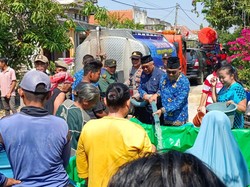 Bantuan Air Bersih Disalurkan ke Dusun-Desa di Kembangbahu Lamongan