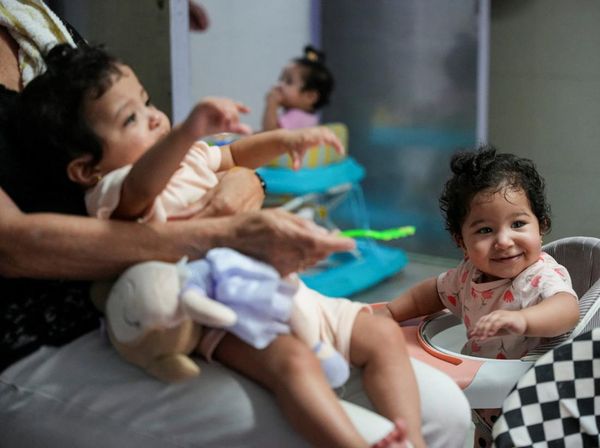Bayi Kembar 3 Palestina Dipisahkan dari Ibunya