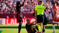Dani Olmo alami cedera hamstring saat Barcelona hadapi Valencia pada Minggu (15/9) (Getty Images)