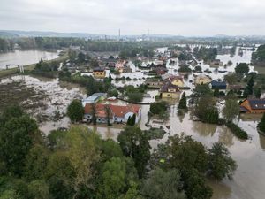 Foto Udara Banjir Bandang Melanda Republik Ceko