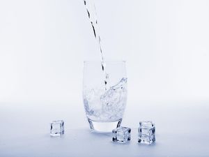 Benarkah Minum Air Es Saat Haid Bikin Darah Membeku? Simak Faktanya! Benarkah Minum Air Es Saat Haid Bikin Darah Membeku? Simak Faktanya!