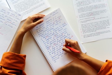 Contoh Surat Izin Tidak Masuk Sekolah karena Sakit atau Keperluan Keluarga