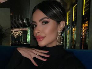 Seorang Model Playboy Terpenjara Kecantikannya