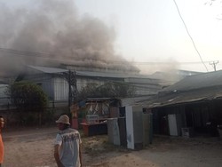 Kebakaran Pabrik di Pasarkemis Tangerang, 3 Orang Alami Luka Bakar