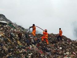 Kebakaran TPSA Bagendung Cilegon Padam, Asap Masih Mengepul Cemari Warga