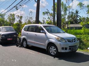 Kecelakaan Beruntun 2 Mobil-2 Motor di Karangasem, Pengendara Luka-luka
