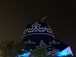 Hujan dan Angin Kencang di Batam Bikin Pohon Tumbang-Kubah Masjid Bengkok