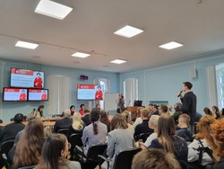 Momen Mahasiswa Rusia Rebutan untuk Bertanya ke Megawati di Kuliah Umum