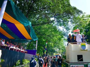 Buka Pawai Kendaraan Hias, Bey Machmudin: Bukti Bandung Kota Kreatif Buka Pawai Kendaraan Hias, Bey Machmudin: Bukti Bandung Kota Kreatif