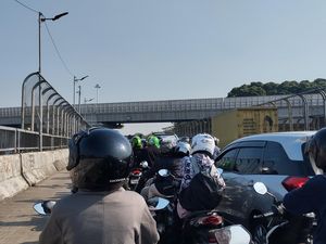 Ada Proyek Galian, Lalin Jl Jatiwaringin Bekasi Arah Jakarta Macet Pagi Ini