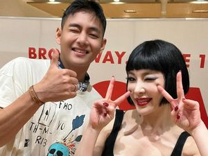 Penampilan Terbaru V BTS Nonton Pertunjukan Musikal di Tengah Wajib Militer Penampilan Terbaru V BTS Nonton Pertunjukan Musikal di Tengah Wajib Militer