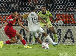 Di babak kedua, jual beli serangan masih terjadi. Persija Jakarta dan Dewa United sama-sama kesulitan menghadirkan gol.