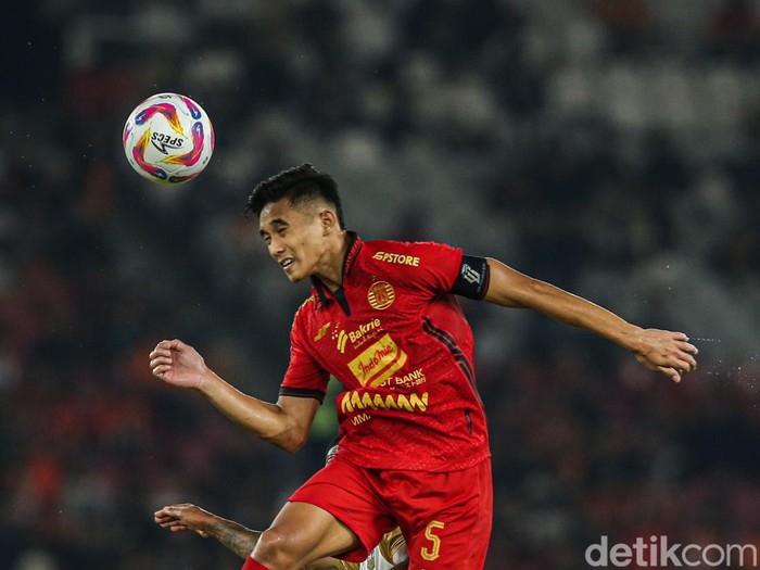 Persija bermain imbang melawan Dewa United di Stadion GBK, Jakarta. Rizky Ridho dkk gagal meraih poin penuh di kandang pada gelaran Liga 1 2024 pekan ketiga.