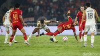 Bertanding di Stadion Utama Gelora Bung Karno, Senayan, Senin (16/9/2024), Persija vs Dewa United berjalan ketat. Kedua tim sama-sama menekan.
