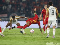 Bertanding di Stadion Utama Gelora Bung Karno, Senayan, Senin (16/9/2024), Persija vs Dewa United berjalan ketat. Kedua tim sama-sama menekan.