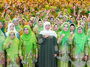 Pesan Khusus Khofifah di Hadapan Ribuan Muslimat NU Pesan Khusus Khofifah di Hadapan Ribuan Muslimat NU