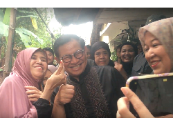 Momen Pramono Blusukan ke Kawasan Langganan Banjir di Kemang Jaksel