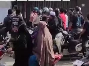 Aksi Brutal Rombongan Pengantar Jenazah Keroyok Calon Pasutri di Samarinda Aksi Brutal Rombongan Pengantar Jenazah Keroyok Calon Pasutri di Samarinda