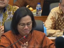 Sri Mulyani Menangis Pamit di Banggar DPR, Disambut Tepuk Tangan Legislator