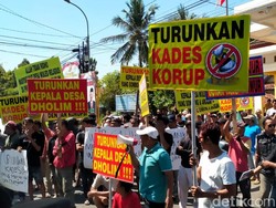 Tuding Kades Korup-Arogan, Warga Wuled Pekalongan Demo