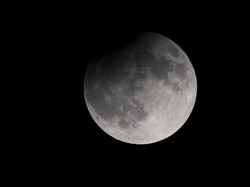 15 Fakta Unik dari Bulan yang Mungkin Kamu Belum Tahu