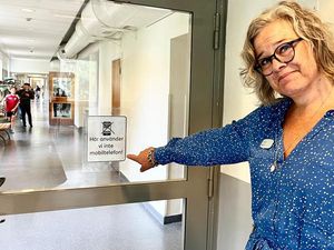 Atasi Kecanduan Ponsel, Swedia Berencana De-digitalisasi Kaum Muda Atasi Kecanduan Ponsel, Swedia Berencana De-digitalisasi Kaum Muda