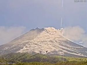 Gunung Merapi Muntahkan Awan Panas 1,1 Km Pagi Ini