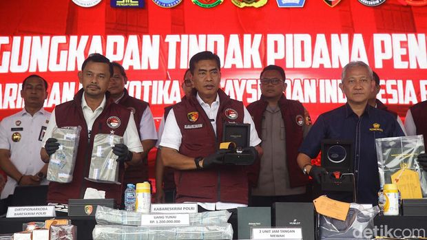 Bareskrim Polri menyita aset terpidana kasus narkoba berinisial HS dari pengungkapan kasus tindak pidana pencucian uang (TPPU). Nilai aset yang disita mencapai Rp 221 miliar.