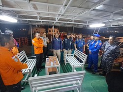 Basarnas Banten Evakuasi 3 WN Inggris di Perairan Selat Sunda