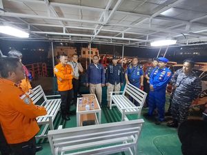 Basarnas Banten Evakuasi 3 WN Inggris di Perairan Selat Sunda Basarnas Banten Evakuasi 3 WN Inggris di Perairan Selat Sunda
