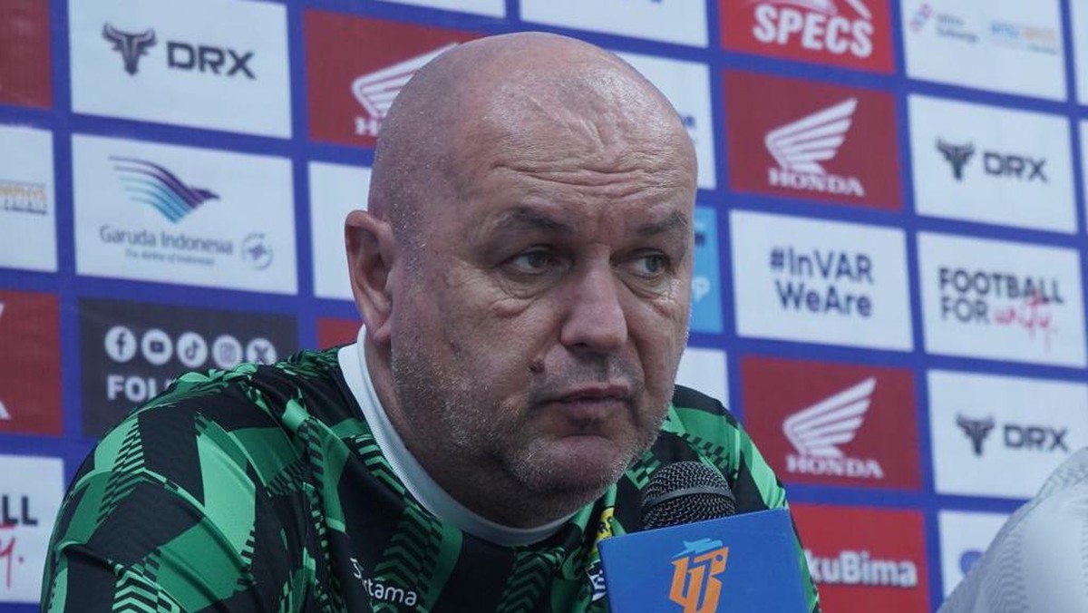 Bojan Hodak mewaspadai Semen Padang. (Foto: Persib Bandung)