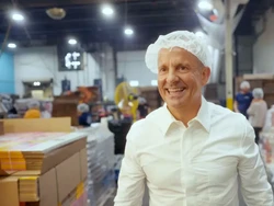 Pekerja Kantoran Ini Banting Setir Jualan Popcorn, Kini Jadi Konglomerat!