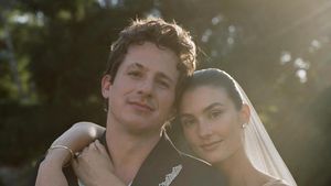 Inspirasi Dekorasi Pernikahan Charlie Puth yang Simple Elegan, Digelar di Rumah